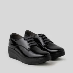 Deportiva casual cordón charol negra MYSOFT