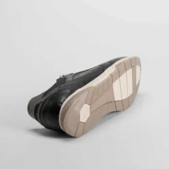 Deportiva urbana cremallera negra COMFEET