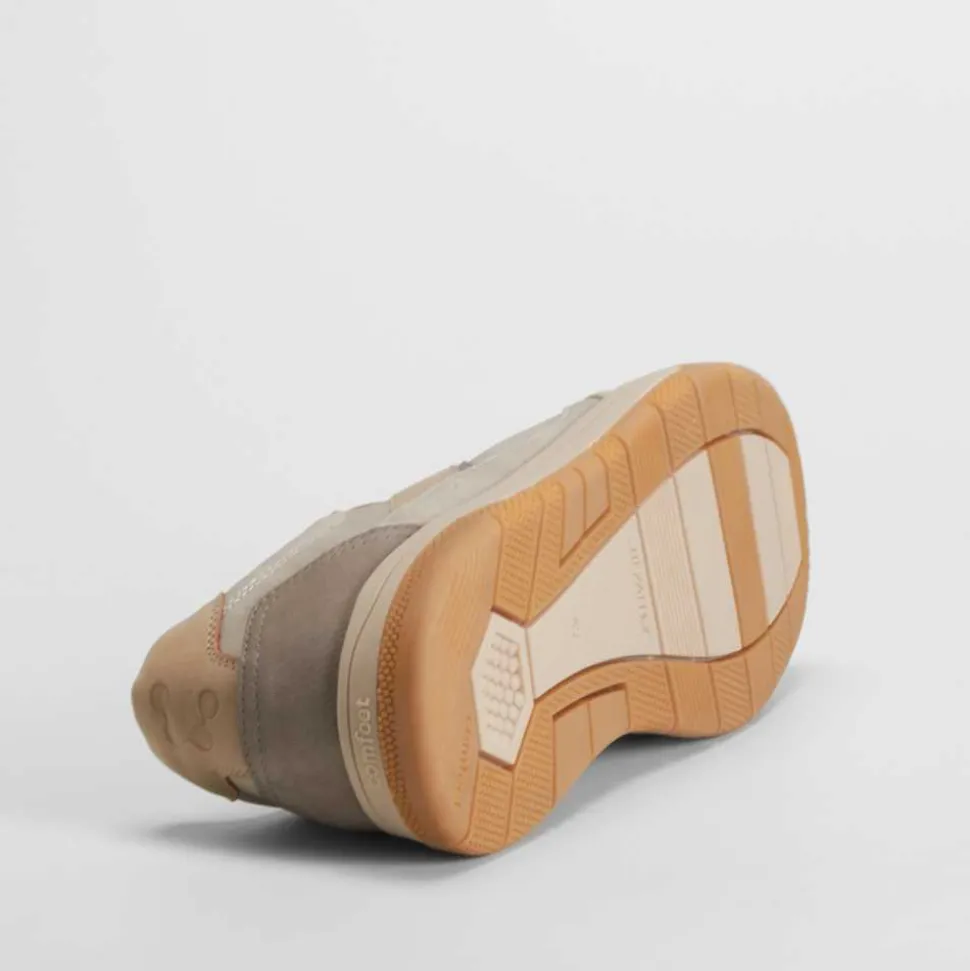 Deportiva urbana gris COMFEET