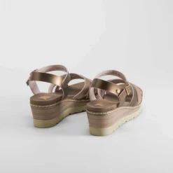 Sandalia cuña tiras bronce XTI