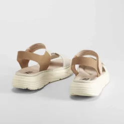 Sandalia cuña tiras perfos beige XTI
