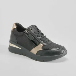 Sneaker cuña con cordón negro COMFEET
