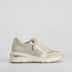 Sneaker cuña con cordón oro COMFEET