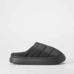 Zapatilla casa acolchada negra OLYNE