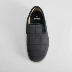 Zapatilla casa cerrada cuadros negra COMFEET