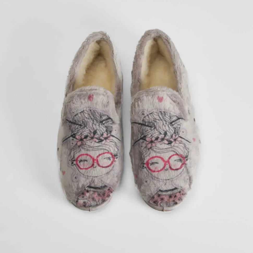 Zapatilla casa cerrada estampada gris COMFEET