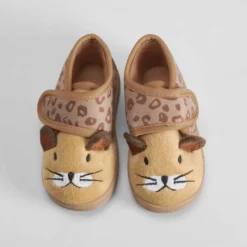 Zapatilla casa cerrada velcro bebé leopardo OLYNE